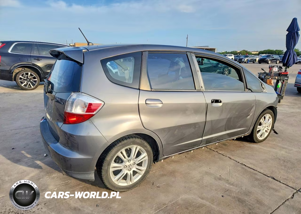 2011 Honda Fit Sport VIN:JHMGE8H53BS007819 - 3