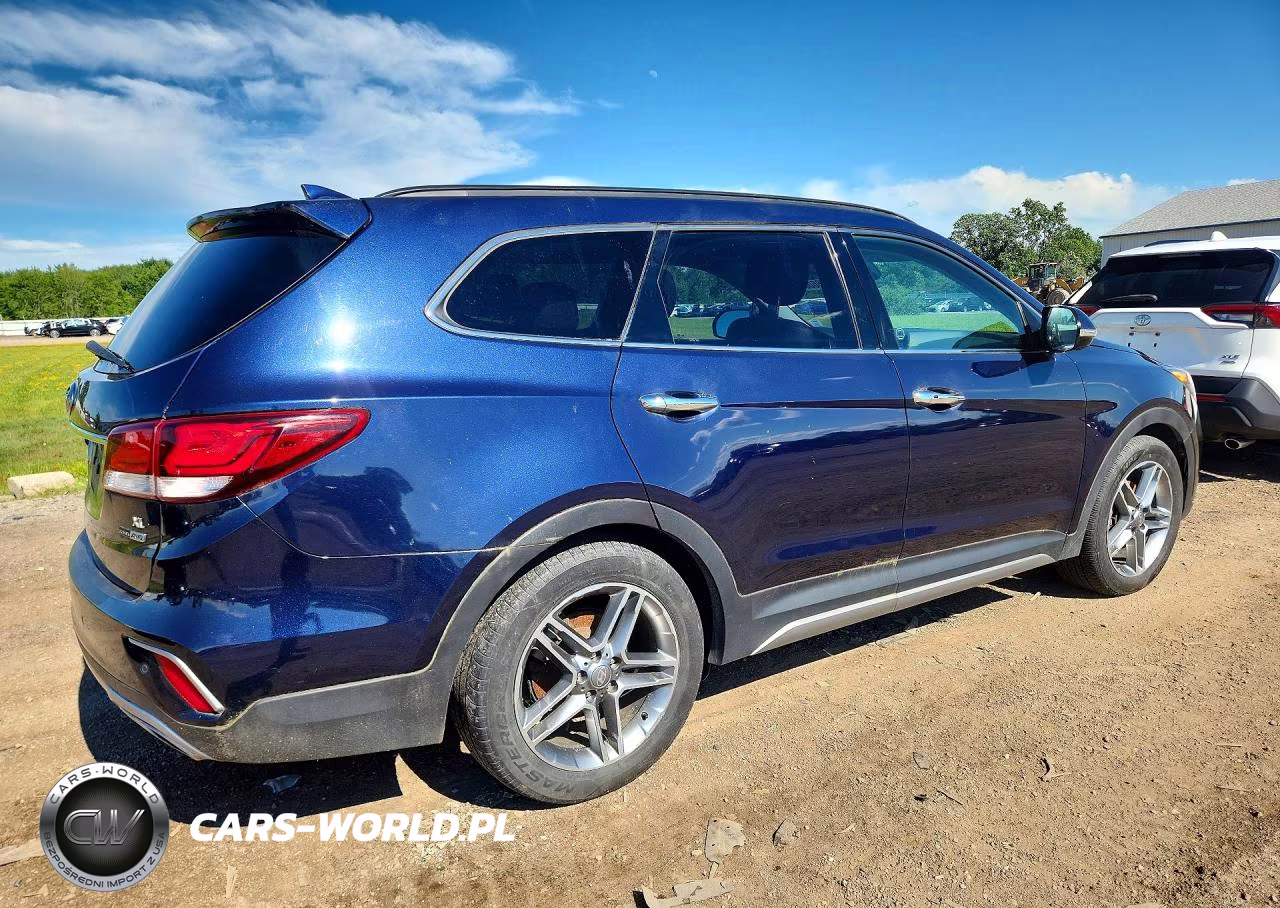 2018 Hyundai Santa Fe VIN:KM8SNDHF7JU260895 - 3