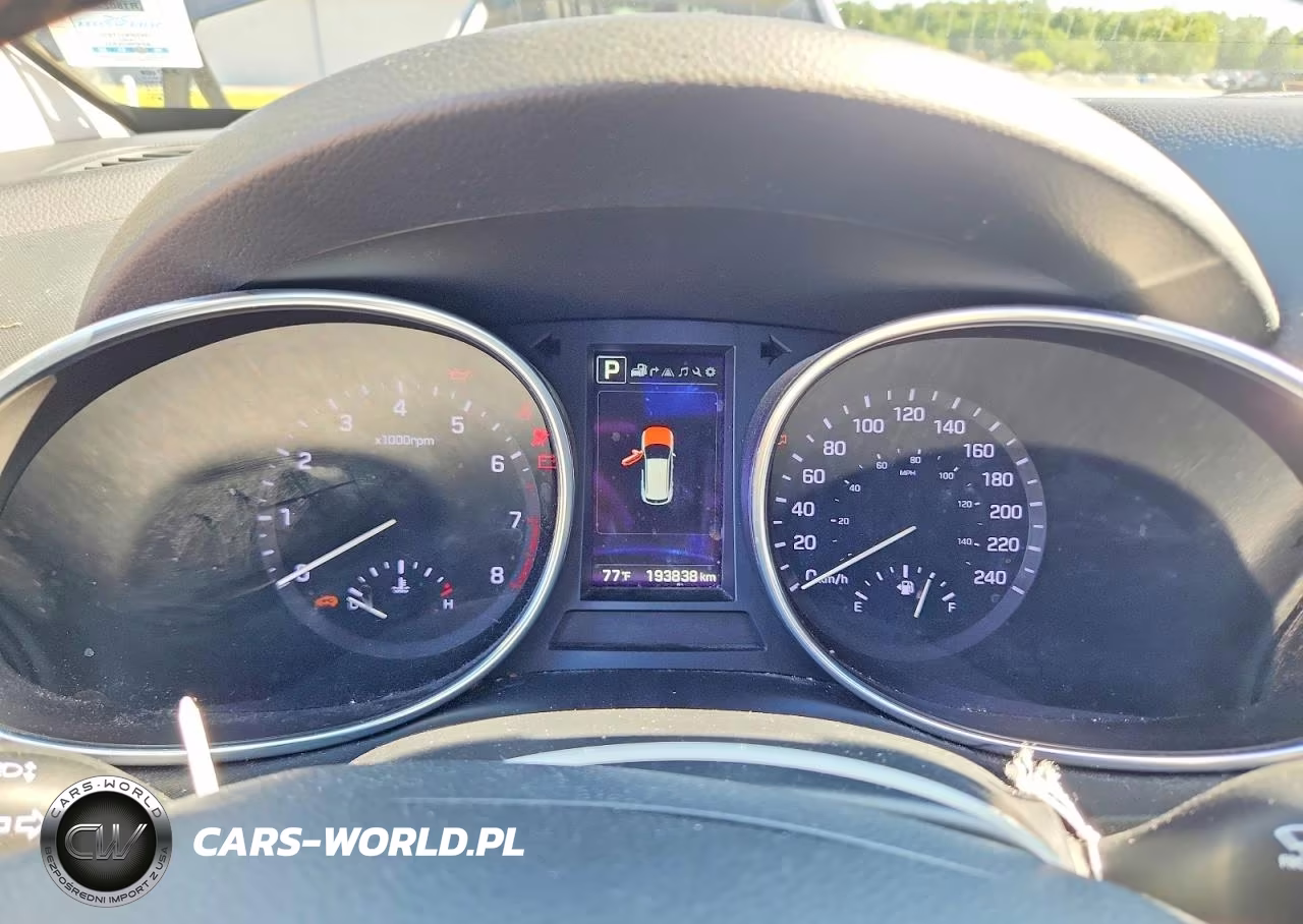 2018 Hyundai Santa Fe VIN:KM8SNDHF7JU260895 - 9