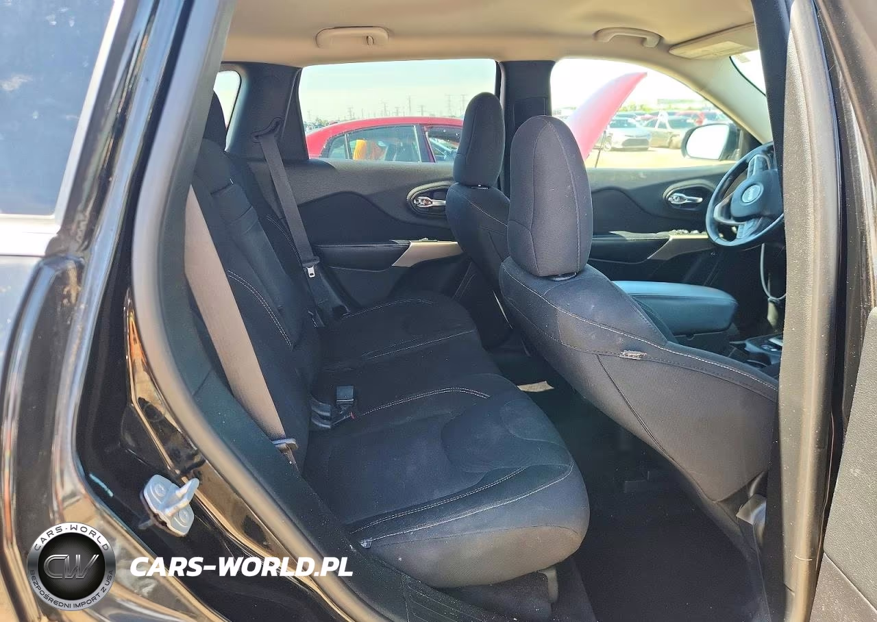 2017 Jeep Cherokee Latitude VIN:1C4PJMCS6HW665560 - 10