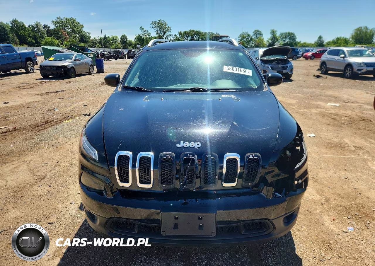 2017 Jeep Cherokee Latitude VIN:1C4PJMCS6HW665560 - 5