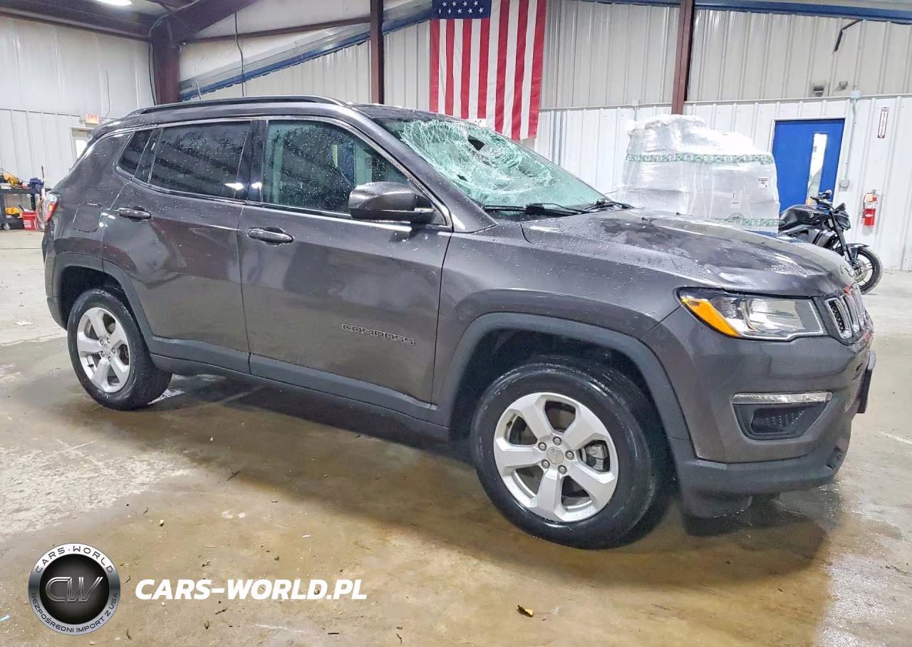 2020 Jeep Compass Latitude VIN:3C4NJDBB4LT230558 - 4