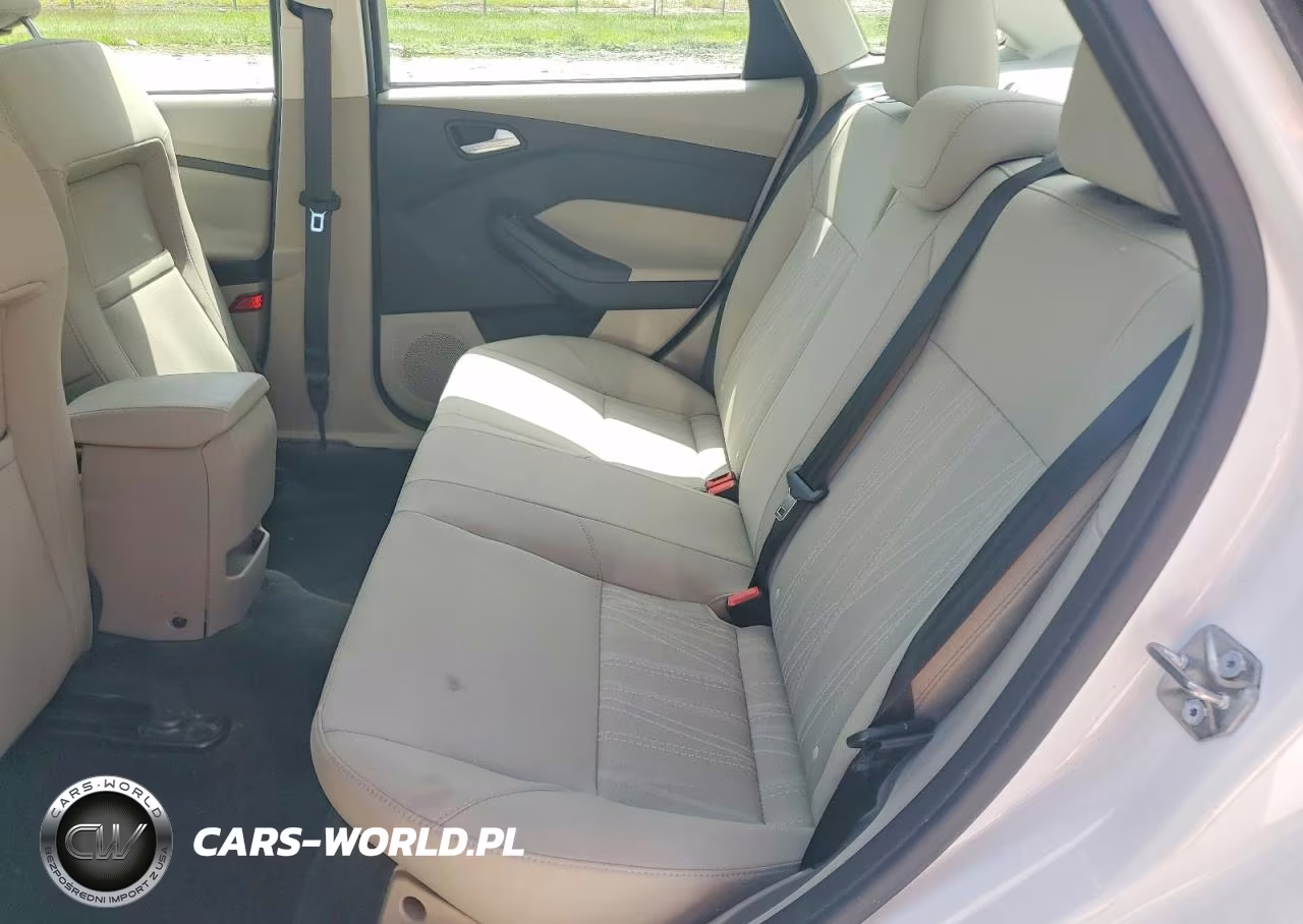 2017 Ford Focus Se VIN:1FADP3F27HL256711 - 10