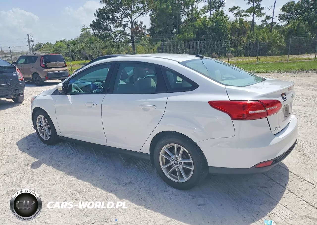2017 Ford Focus Se VIN:1FADP3F27HL256711 - 2