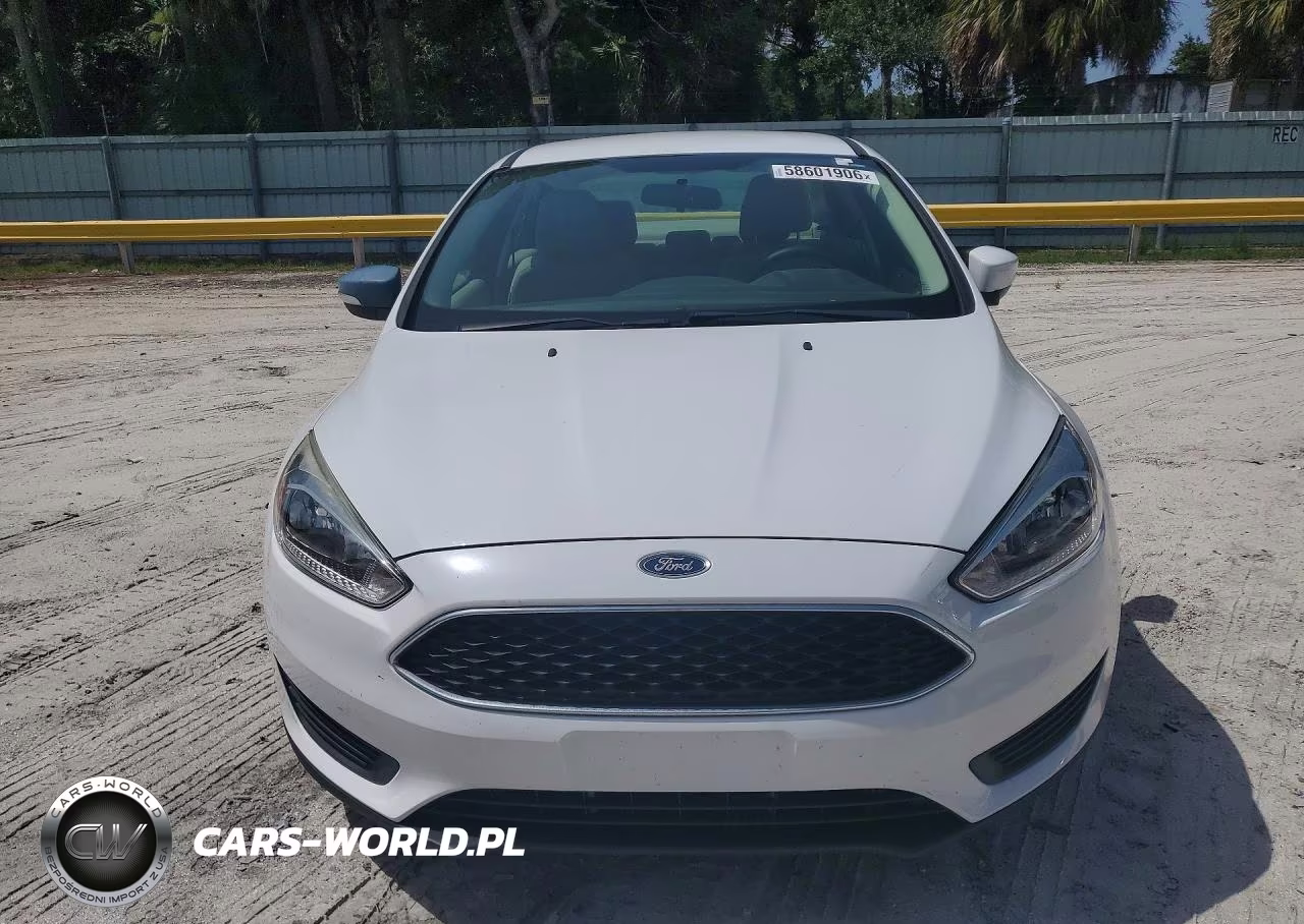 2017 Ford Focus Se VIN:1FADP3F27HL256711 - 5