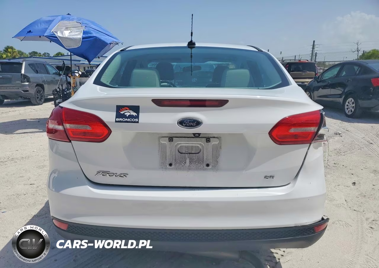 2017 Ford Focus Se VIN:1FADP3F27HL256711 - 6