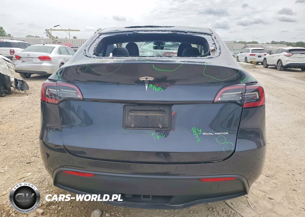 2024 Tesla Model Y VIN:7SAYGDEE0RF024973 - 6