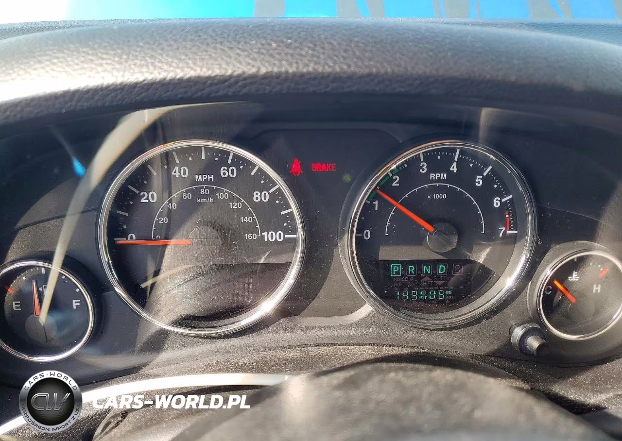 2014 Jeep Wrangler Unlimited Sahara VIN:1C4BJWEG8EL305038 - 9