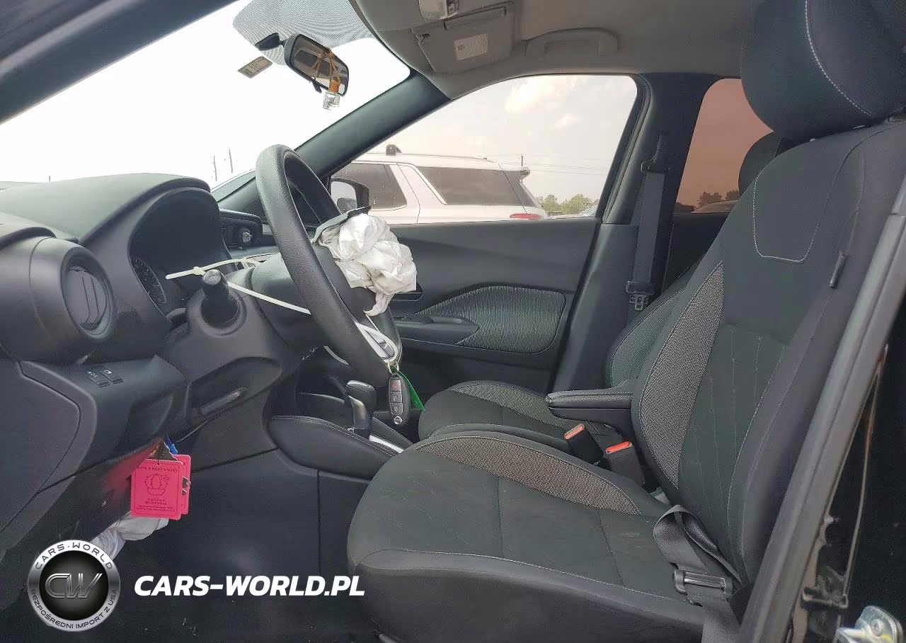 2019 Nissan Kicks S VIN:3N1CP5CU2KL559191 - 7