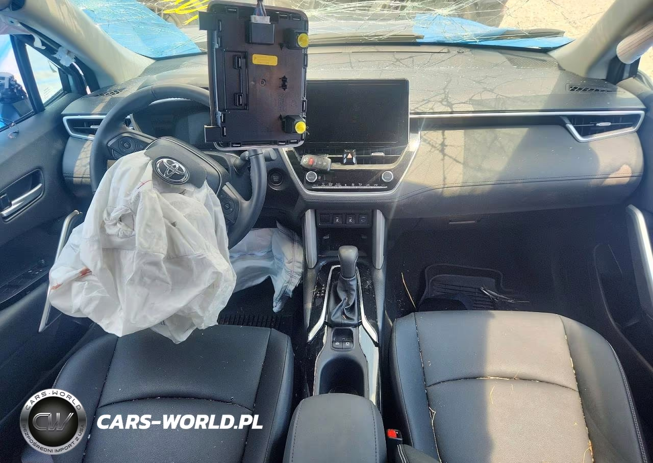 2024 Toyota Corolla Cross Xle VIN:7MUDAABG4RV116509 - 10