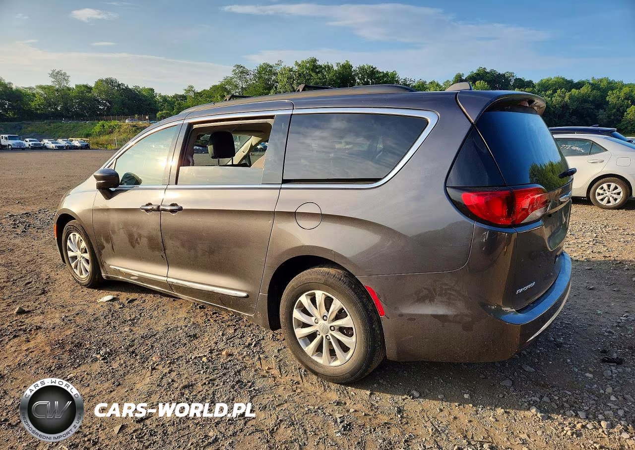 2017 Chrysler Pacifica Touring L VIN:2C4RC1BG4HR821196 - 2