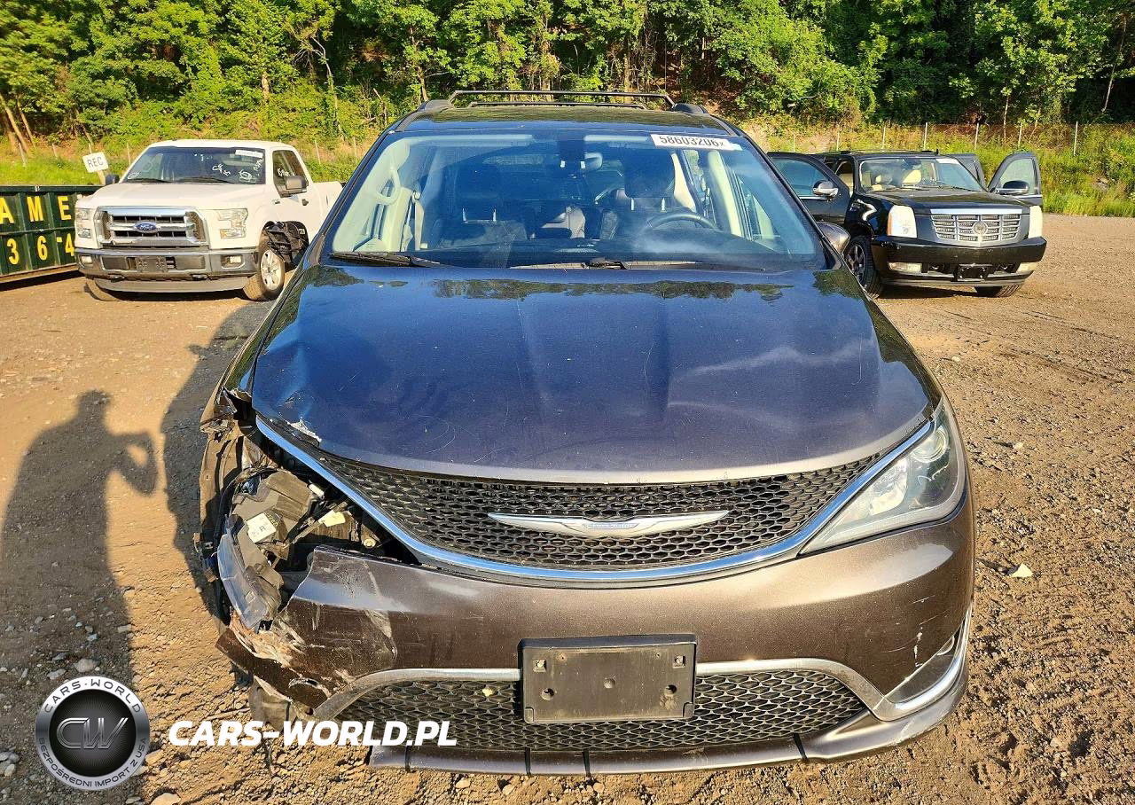 2017 Chrysler Pacifica Touring L VIN:2C4RC1BG4HR821196 - 5
