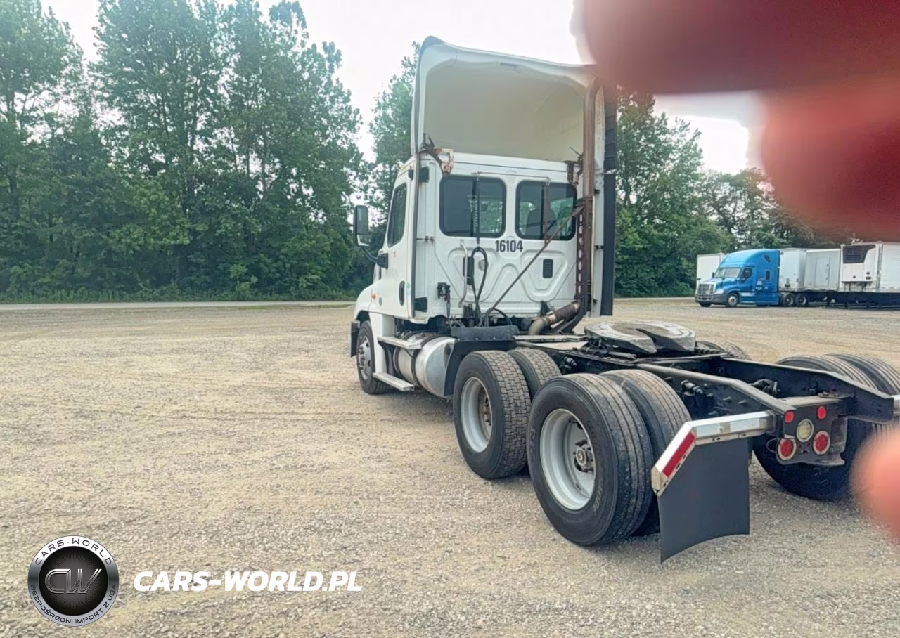 2016 Freightliner Cascadia Semi Truck VIN:3AKGGEDV5GDHC5017 - 3