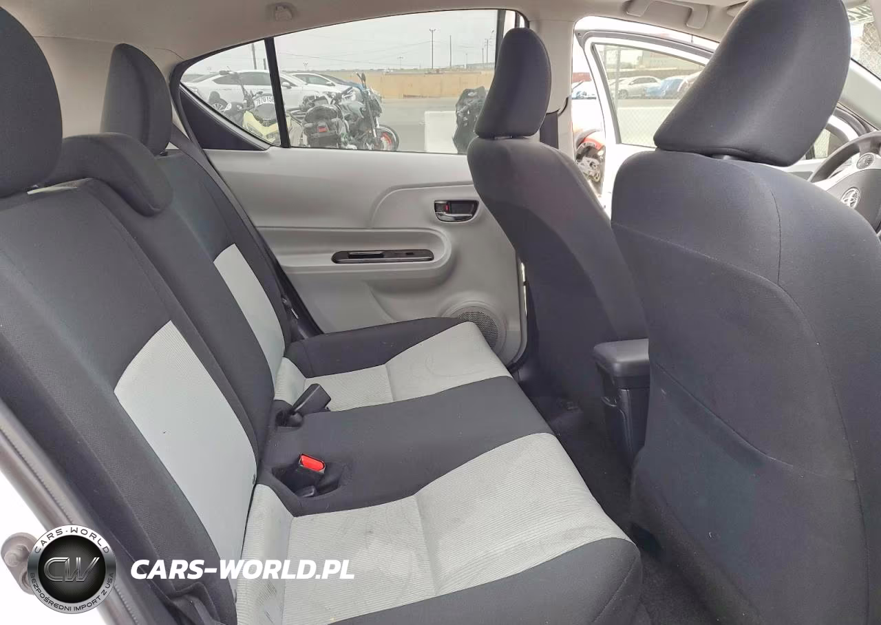 2012 Toyota Prius C Three VIN:JTDKDTB34C1018070 - 10