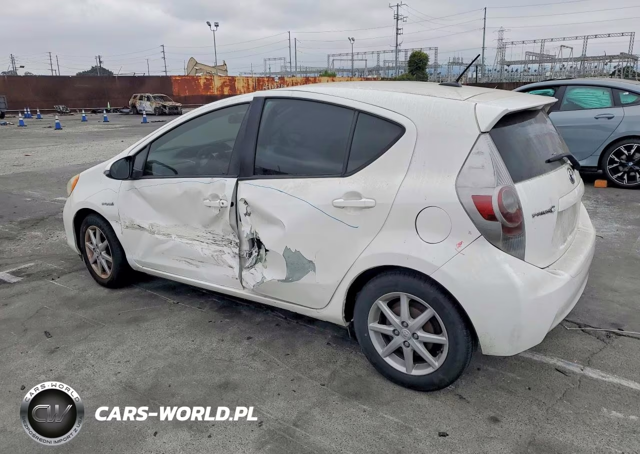 2012 Toyota Prius C Three VIN:JTDKDTB34C1018070 - 2