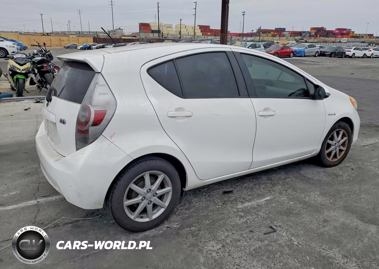 2012 Toyota Prius C Three VIN:JTDKDTB34C1018070 - 3