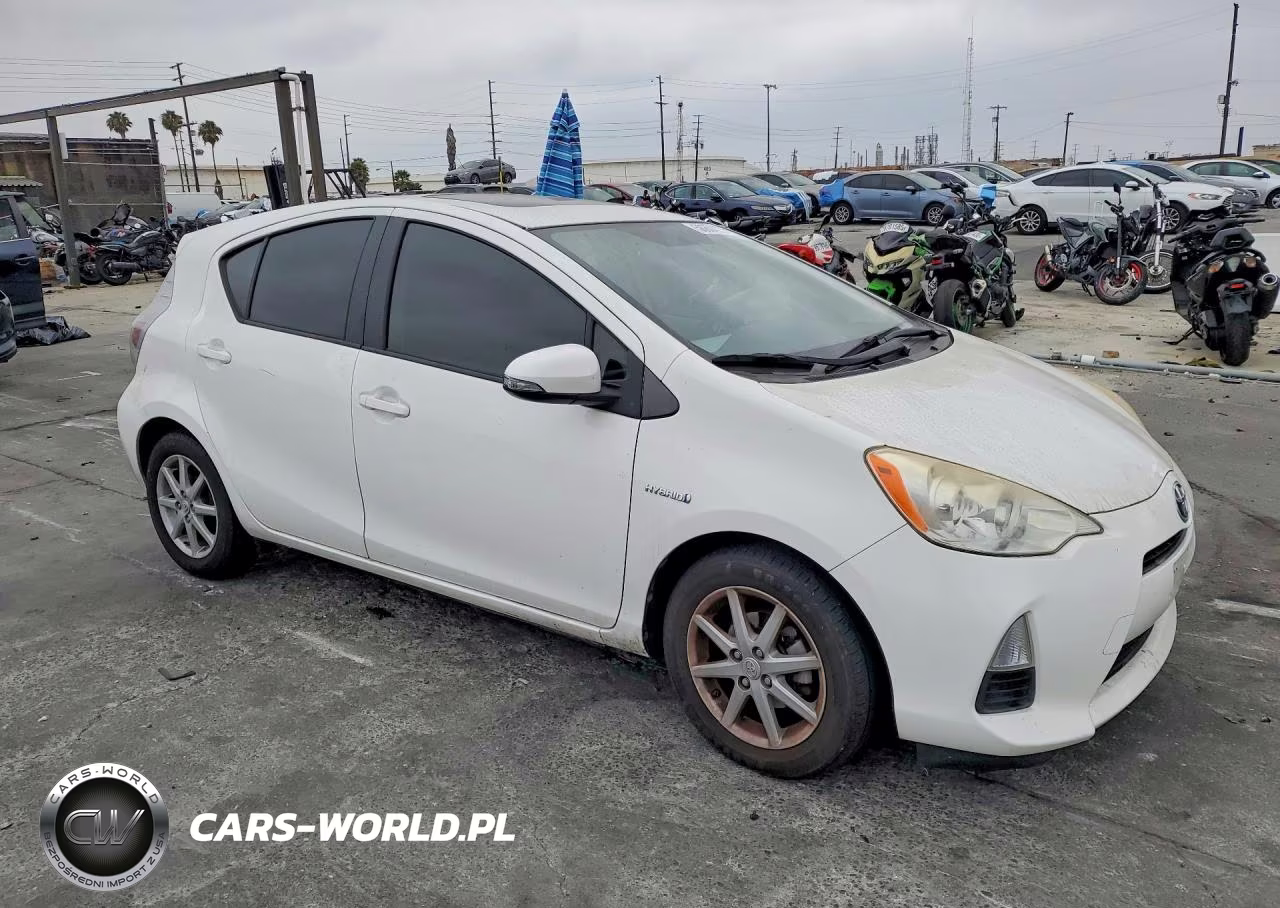 2012 Toyota Prius C Three VIN:JTDKDTB34C1018070 - 4
