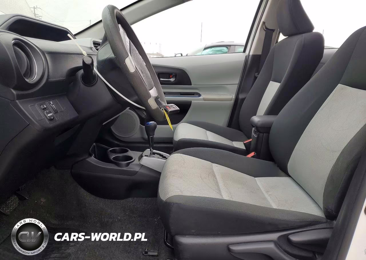 2012 Toyota Prius C Three VIN:JTDKDTB34C1018070 - 7