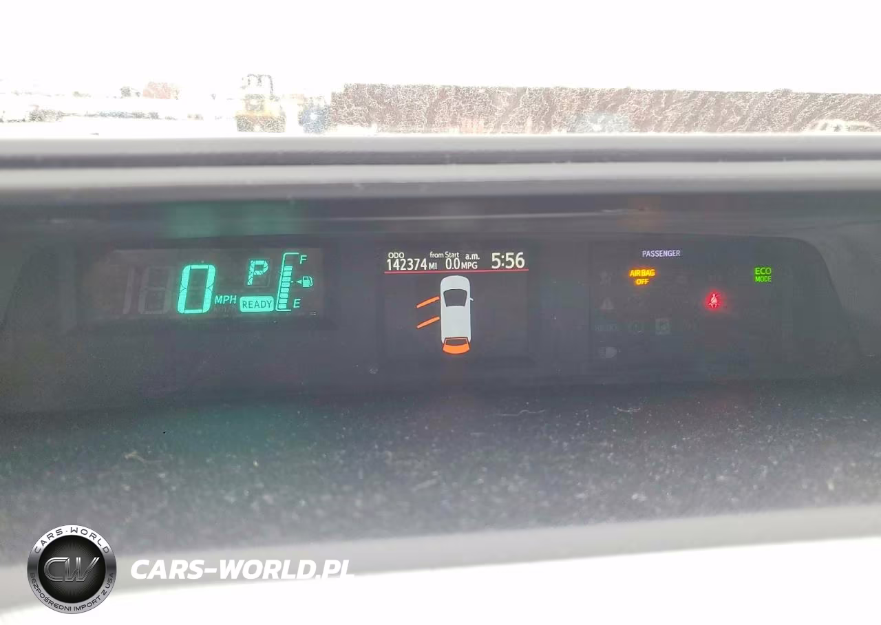 2012 Toyota Prius C Three VIN:JTDKDTB34C1018070 - 9