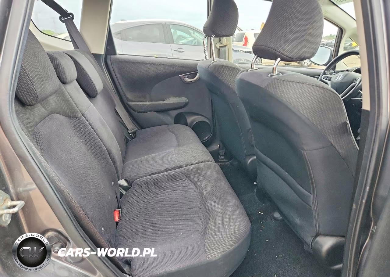 2013 Honda Fit Sport VIN:JHMGE8H53DC073431 - 10