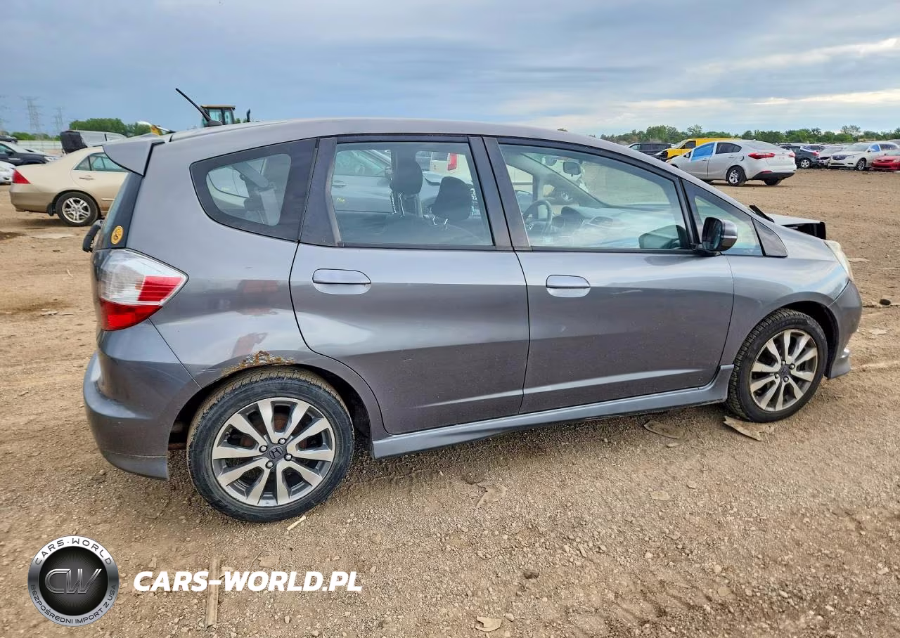 2013 Honda Fit Sport VIN:JHMGE8H53DC073431 - 3