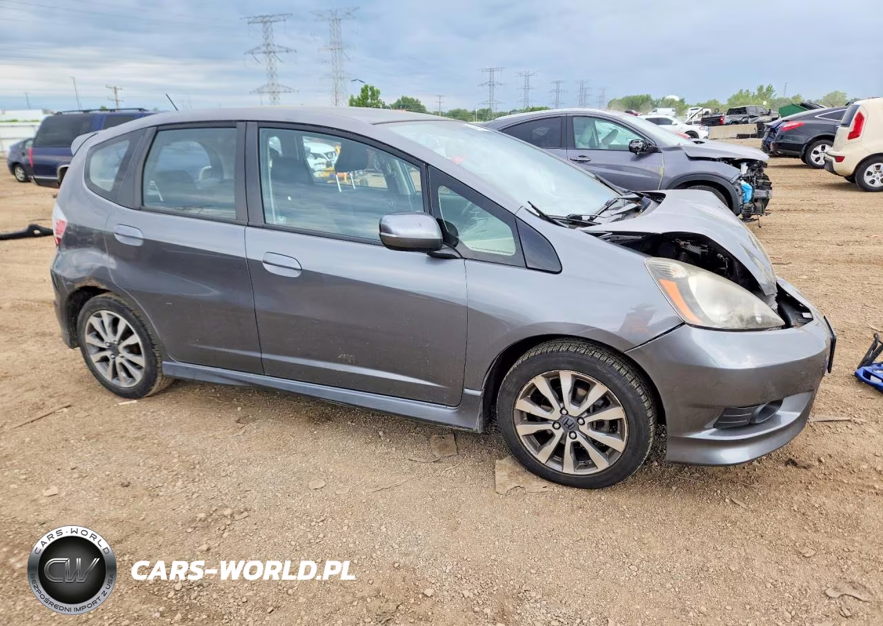 2013 Honda Fit Sport VIN:JHMGE8H53DC073431 - 4