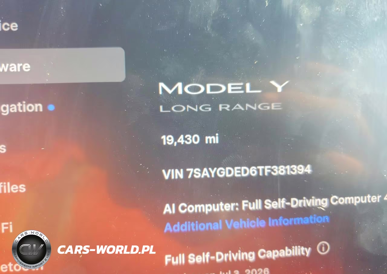2026 Tesla Model Y VIN:7SAYGDED6TF381394 - 9