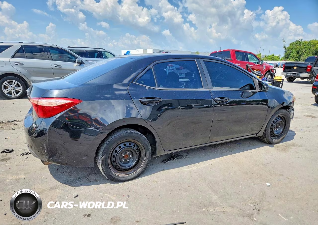 2018 Toyota Corolla Le VIN:5YFBURHE3JP802048 - 3