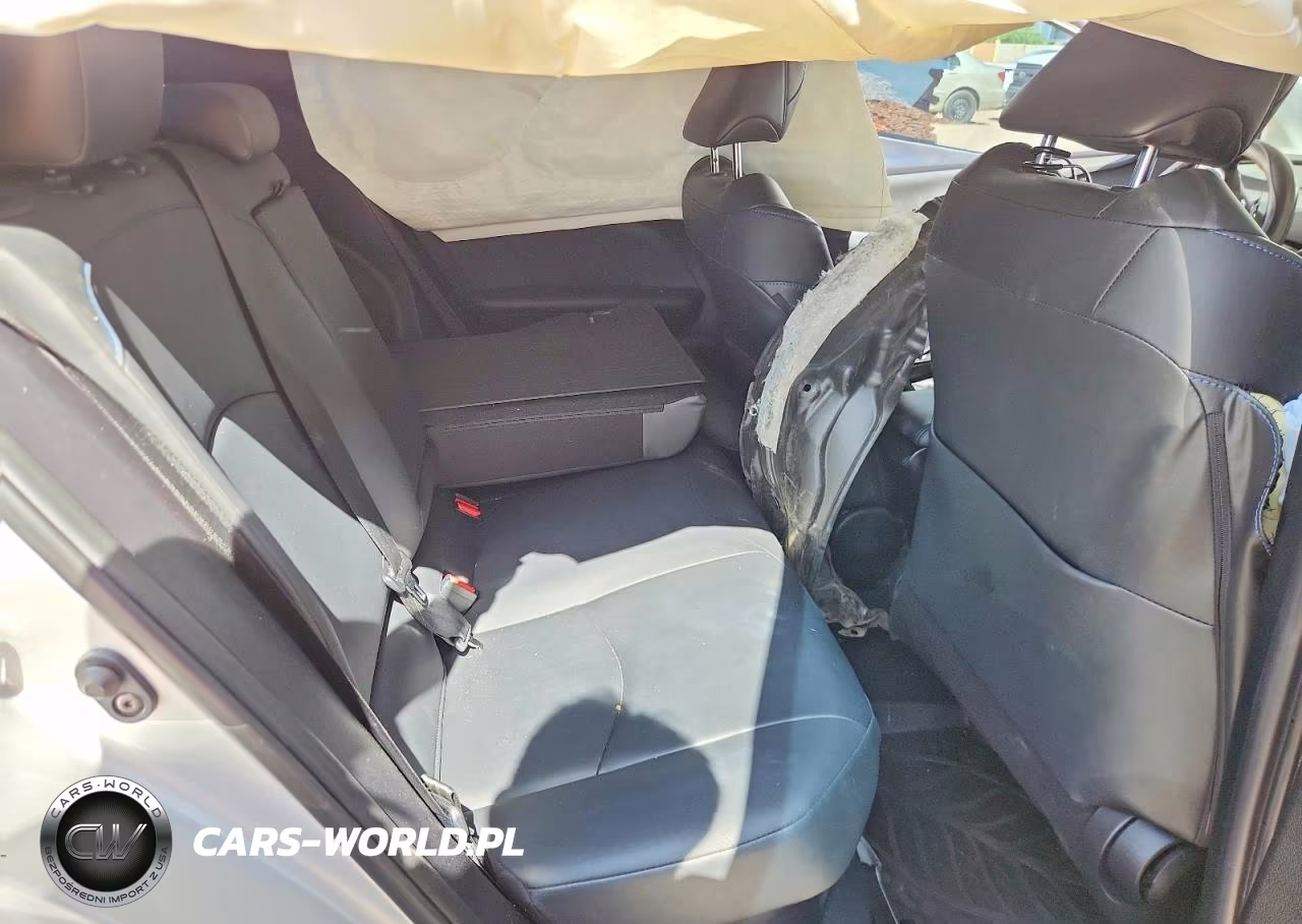 2018 Toyota Prius Four Touring VIN:JTDKARFU5J3551271 - 10