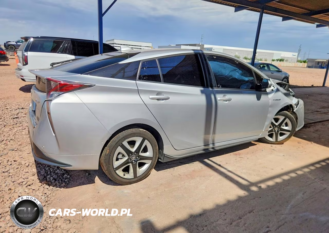 2018 Toyota Prius Four Touring VIN:JTDKARFU5J3551271 - 3