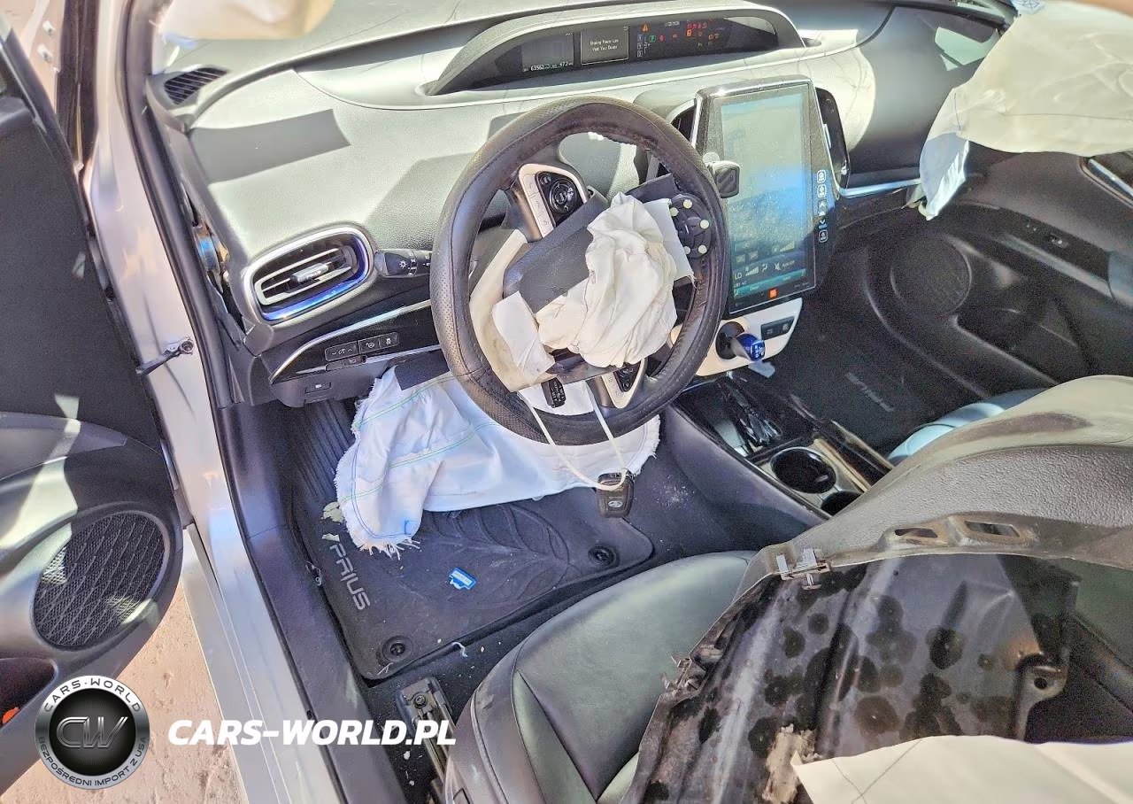 2018 Toyota Prius Four Touring VIN:JTDKARFU5J3551271 - 8