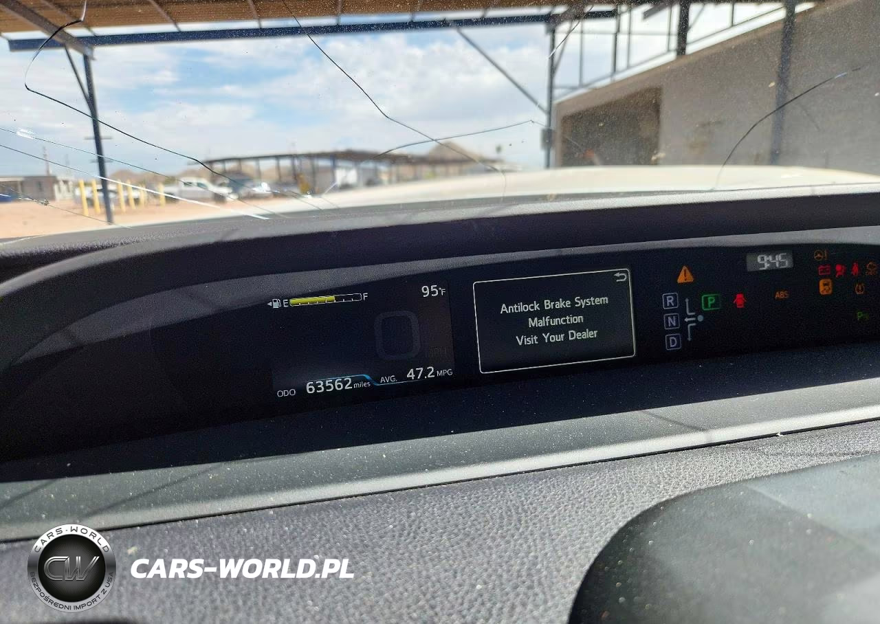 2018 Toyota Prius Four Touring VIN:JTDKARFU5J3551271 - 9