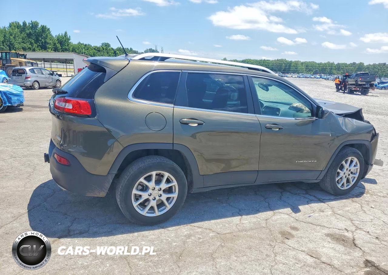 2015 Jeep Cherokee Latitude VIN:1C4PJLCS6FW517075 - 3