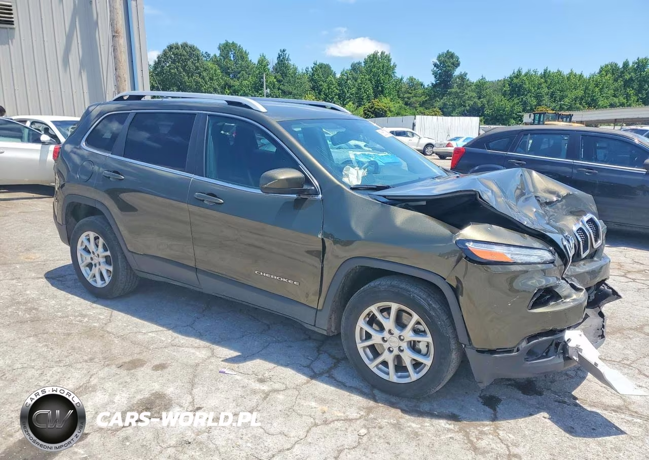 2015 Jeep Cherokee Latitude VIN:1C4PJLCS6FW517075 - 4