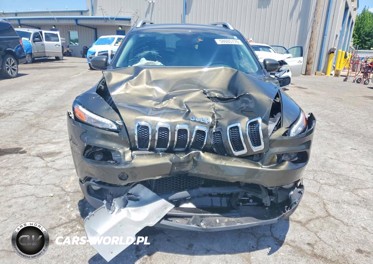 2015 Jeep Cherokee Latitude VIN:1C4PJLCS6FW517075 - 5