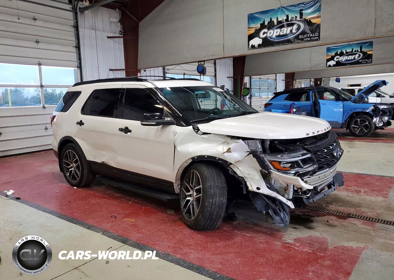 2017 Ford Explorer Sport VIN:1FM5K8GT6HGB42513 - 4