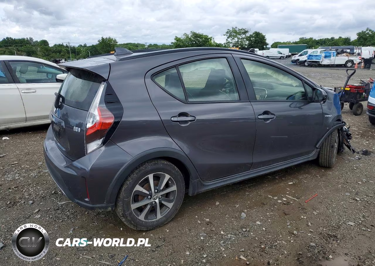 2018 Toyota Prius C One VIN:JTDKDTB36J1602998 - 3