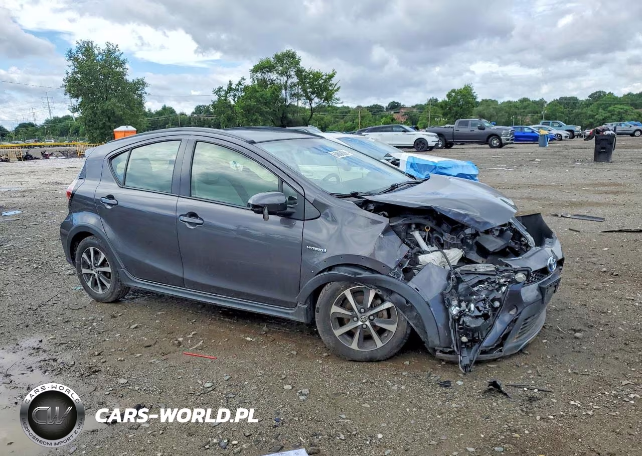 2018 Toyota Prius C One VIN:JTDKDTB36J1602998 - 4