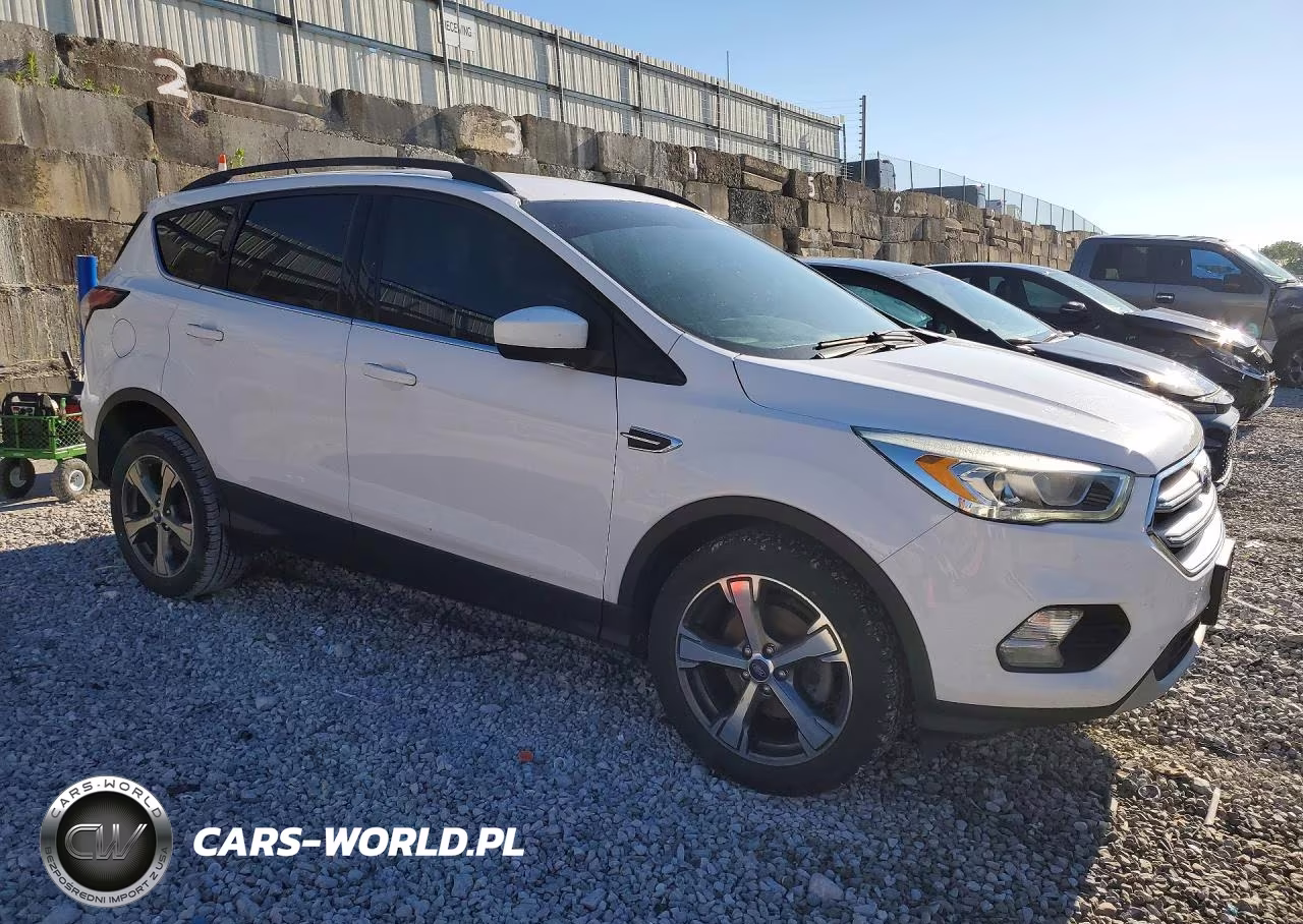 2017 Ford Escape Se VIN:1FMCU0GDXHUC21826 - 4