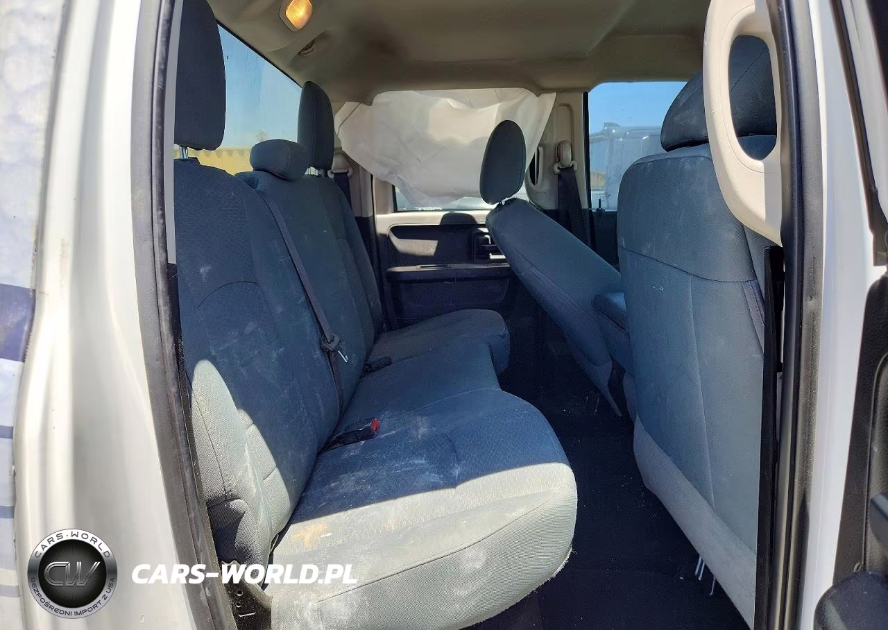 2019 Ram 1500 Classic Tradesman VIN:1C6RR7FG2KS631857 - 10