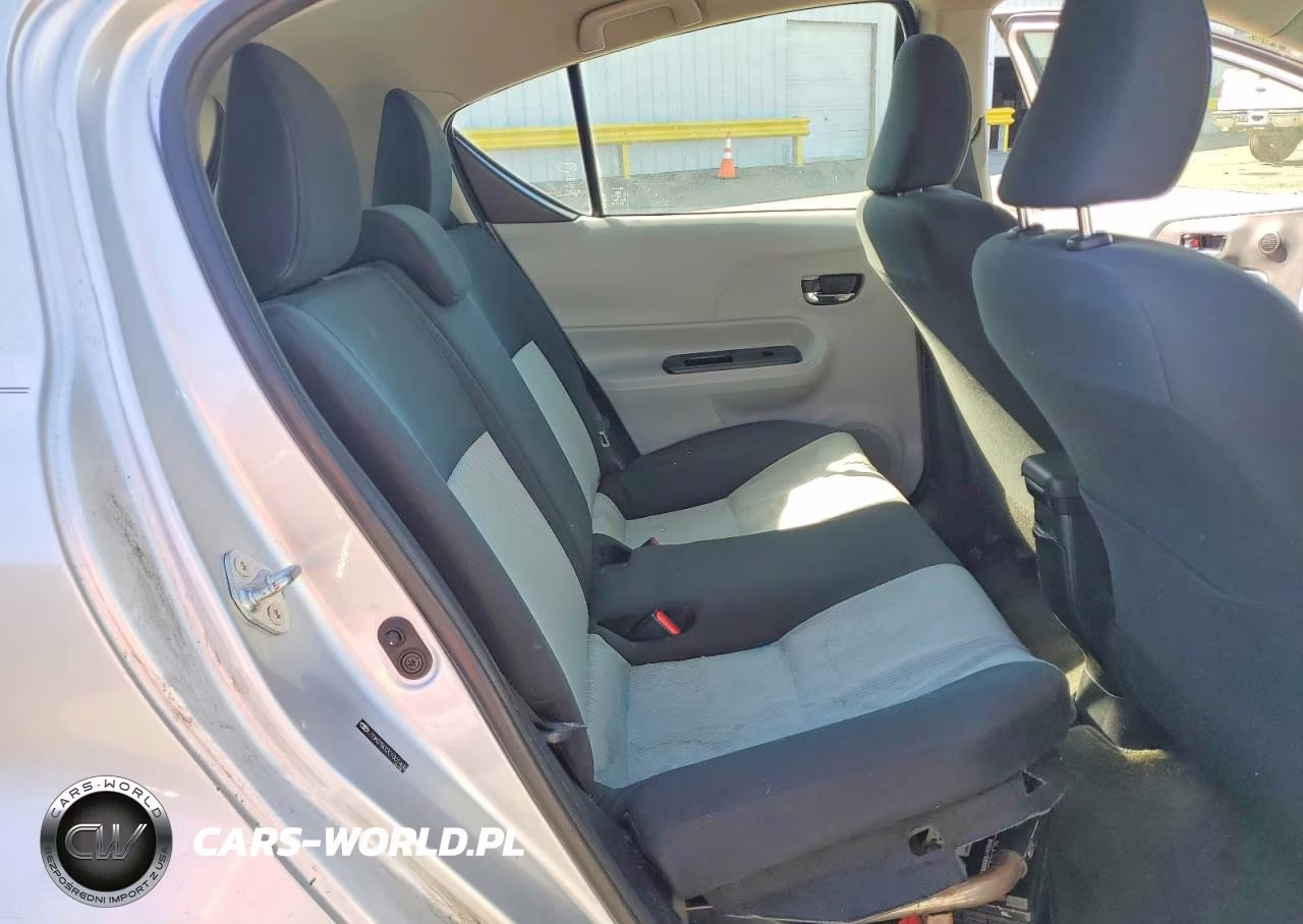 2012 Toyota Prius C Three VIN:JTDKDTB32C1001400 - 10