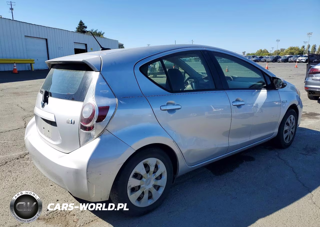 2012 Toyota Prius C Three VIN:JTDKDTB32C1001400 - 3