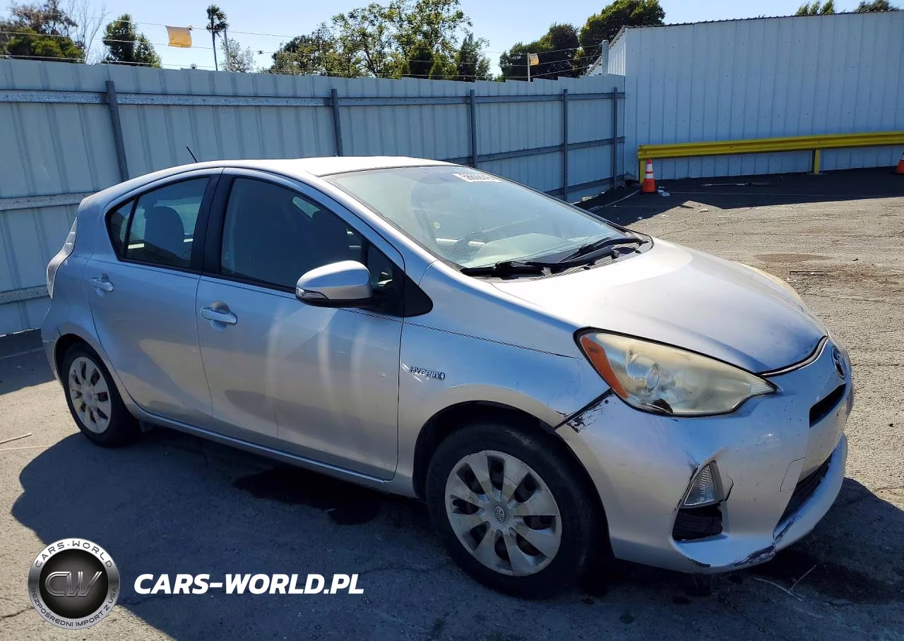 2012 Toyota Prius C Three VIN:JTDKDTB32C1001400 - 4