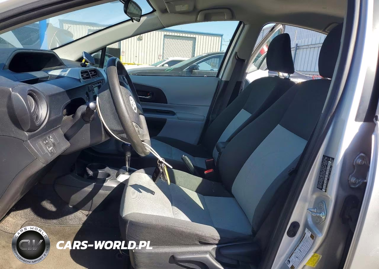 2012 Toyota Prius C Three VIN:JTDKDTB32C1001400 - 7