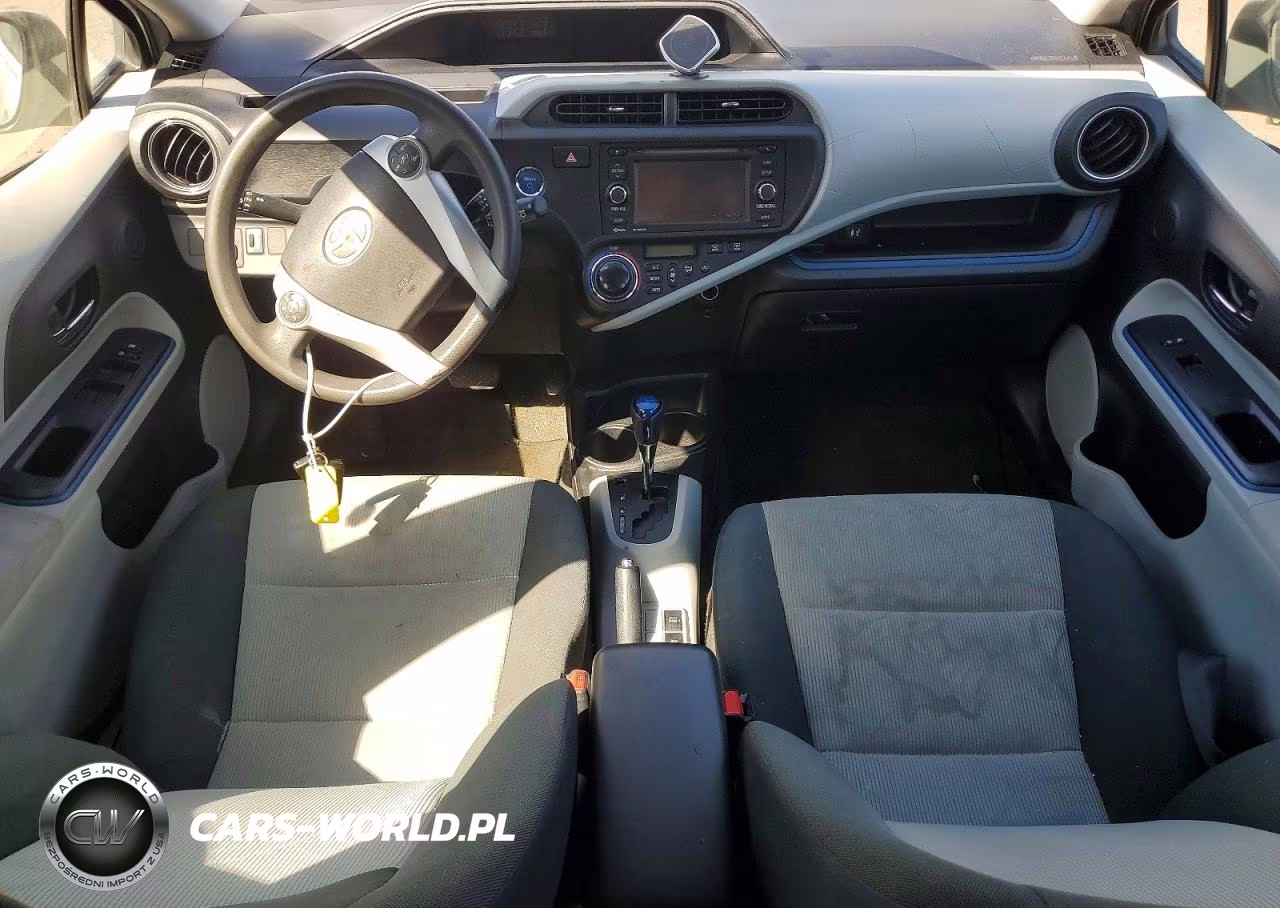 2012 Toyota Prius C Three VIN:JTDKDTB32C1001400 - 8