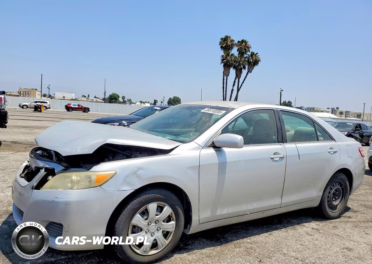 2011 Toyota Camry Le – zdjęcie 1 z 12