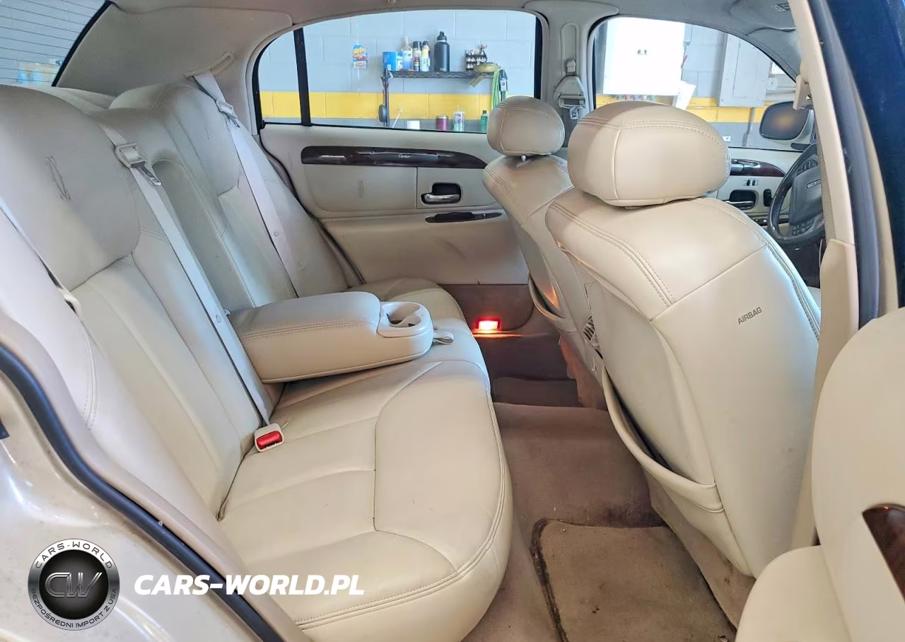 1999 Lincoln Town Car Cartier VIN:1LNHM83W4XY622002 - 10
