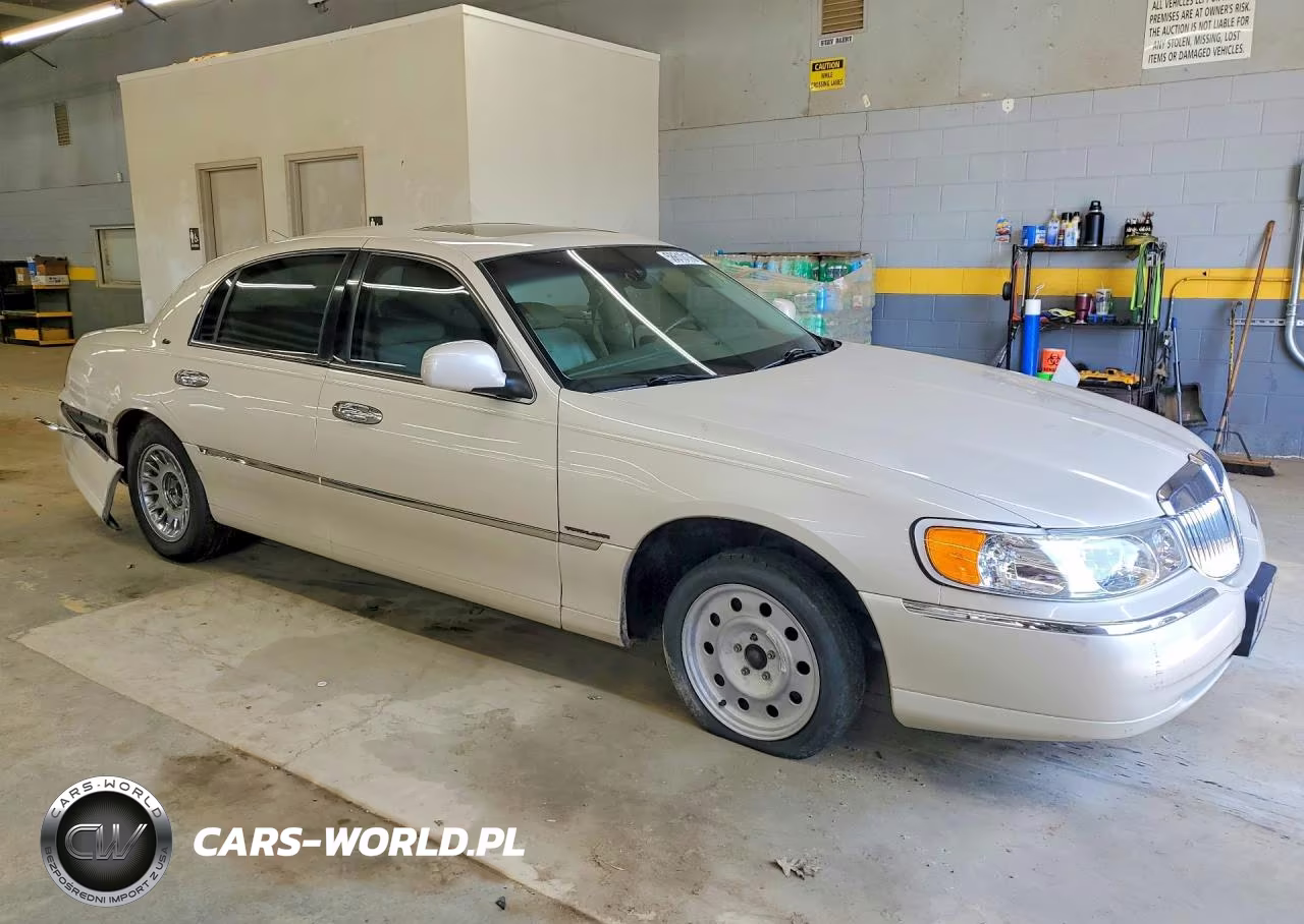 1999 Lincoln Town Car Cartier VIN:1LNHM83W4XY622002 - 4