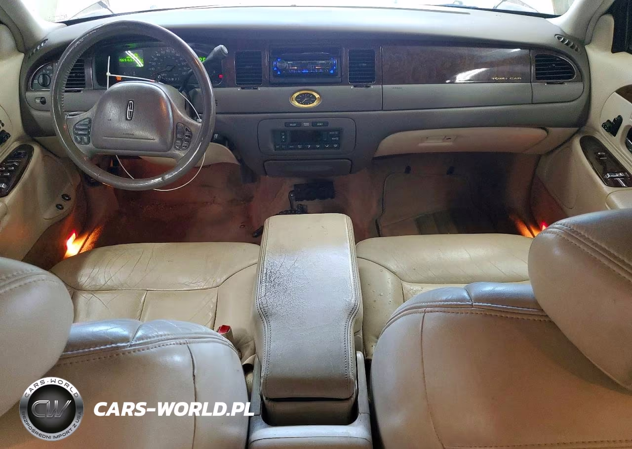 1999 Lincoln Town Car Cartier VIN:1LNHM83W4XY622002 - 8