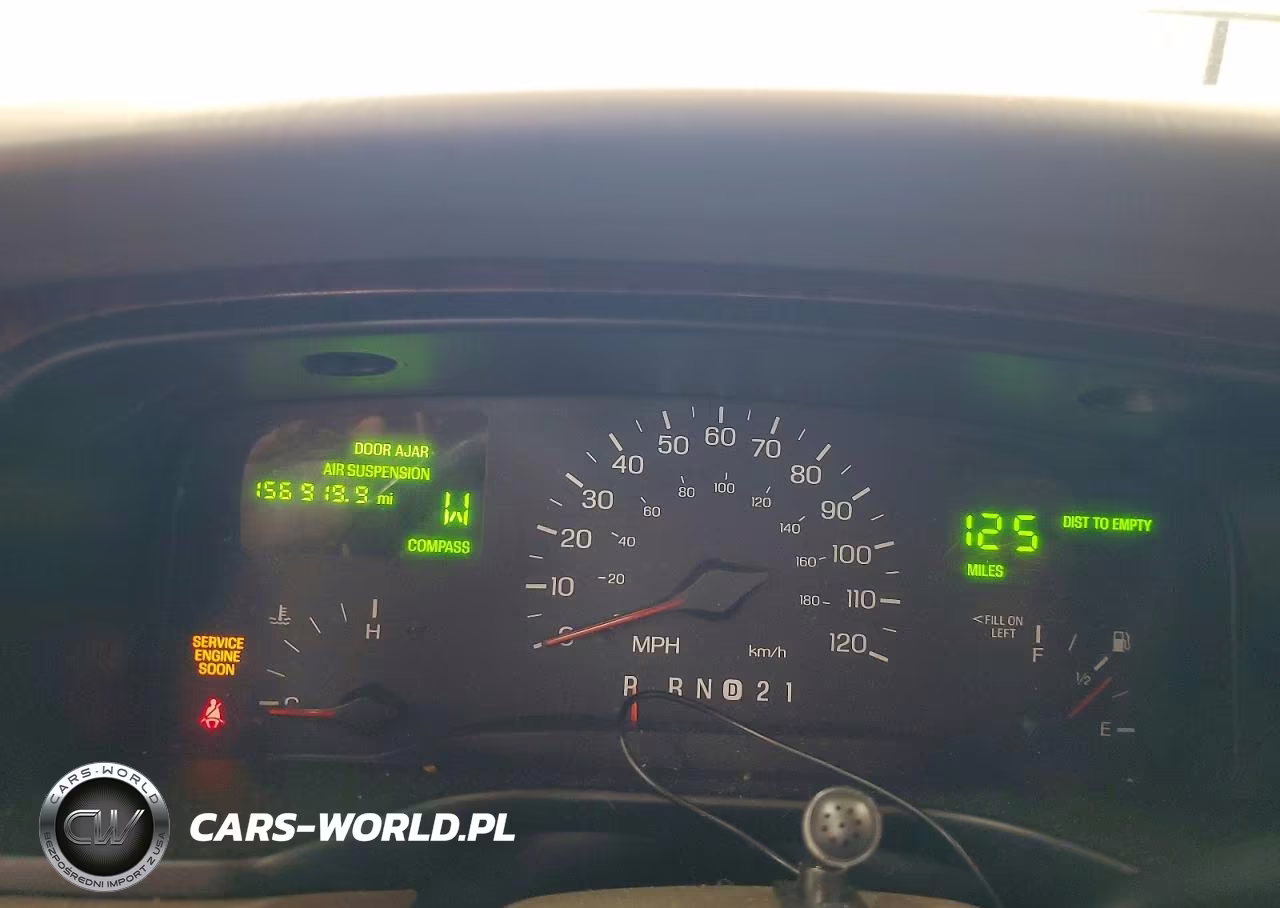 1999 Lincoln Town Car Cartier VIN:1LNHM83W4XY622002 - 9